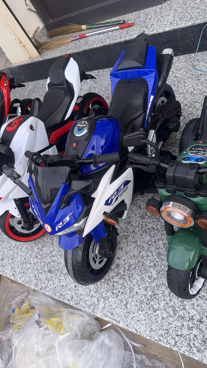 R3 Super Sports Ride-On Bike (12V Battery Operated Kids Electric Bike) - Image 6